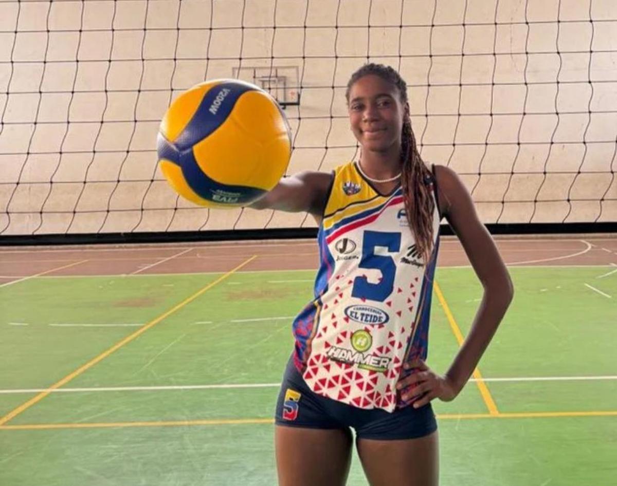 La joven confiesa su pasión por el voleibol.