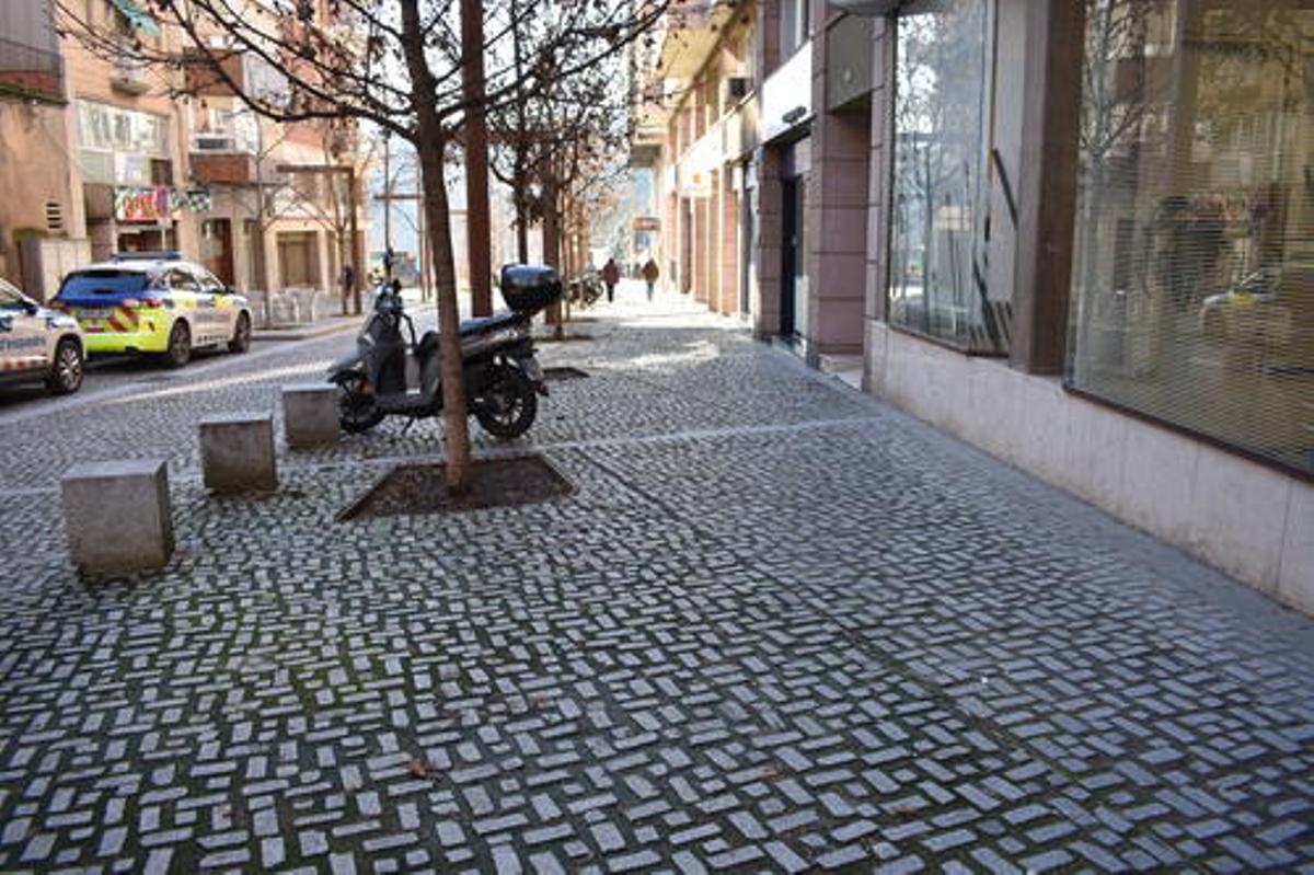 Banda del passeig de la República on es farà la reparació a partir de dilluns