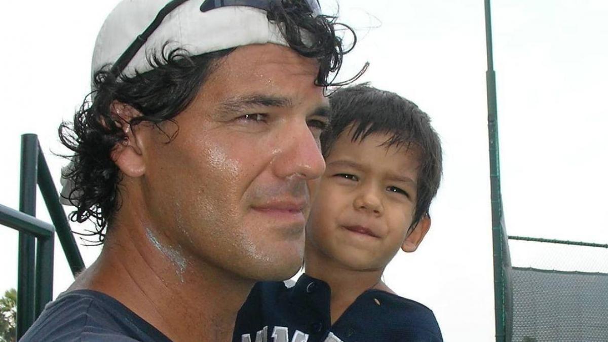 Frank Cuesta y Zape, en una foto de archivo, cuando el joven era aún un niño.