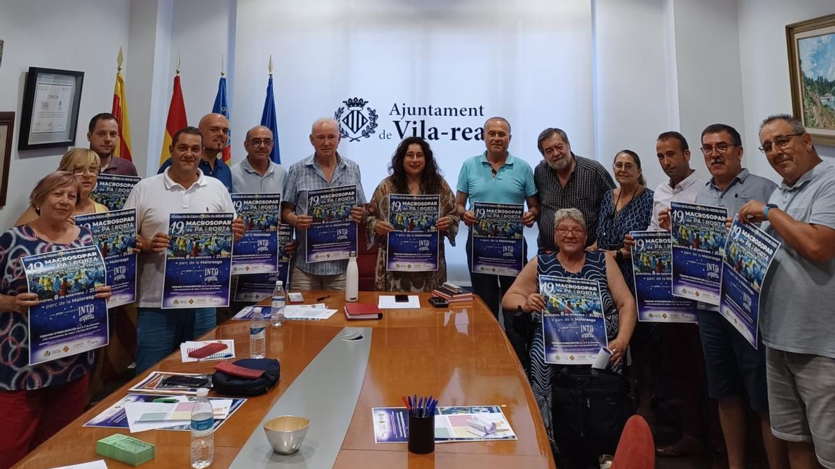 El Ayuntamiento y la Junta de Festes han convocado la 19ª edición del Macrosopar veinal, junto a diferentes asociaciones.