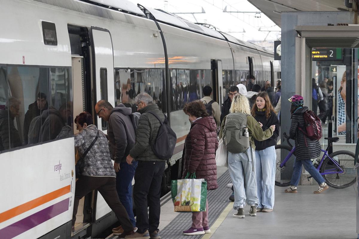 Les imatges de l'estació de Rodalies en un nou dia de caos al servei