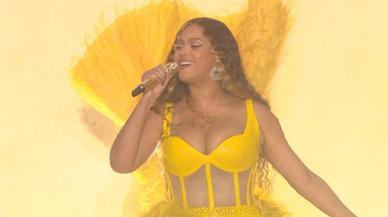 Cantando con su hija y con lookazos: así ha sido el apoteósico regreso de Beyoncé a los escenarios