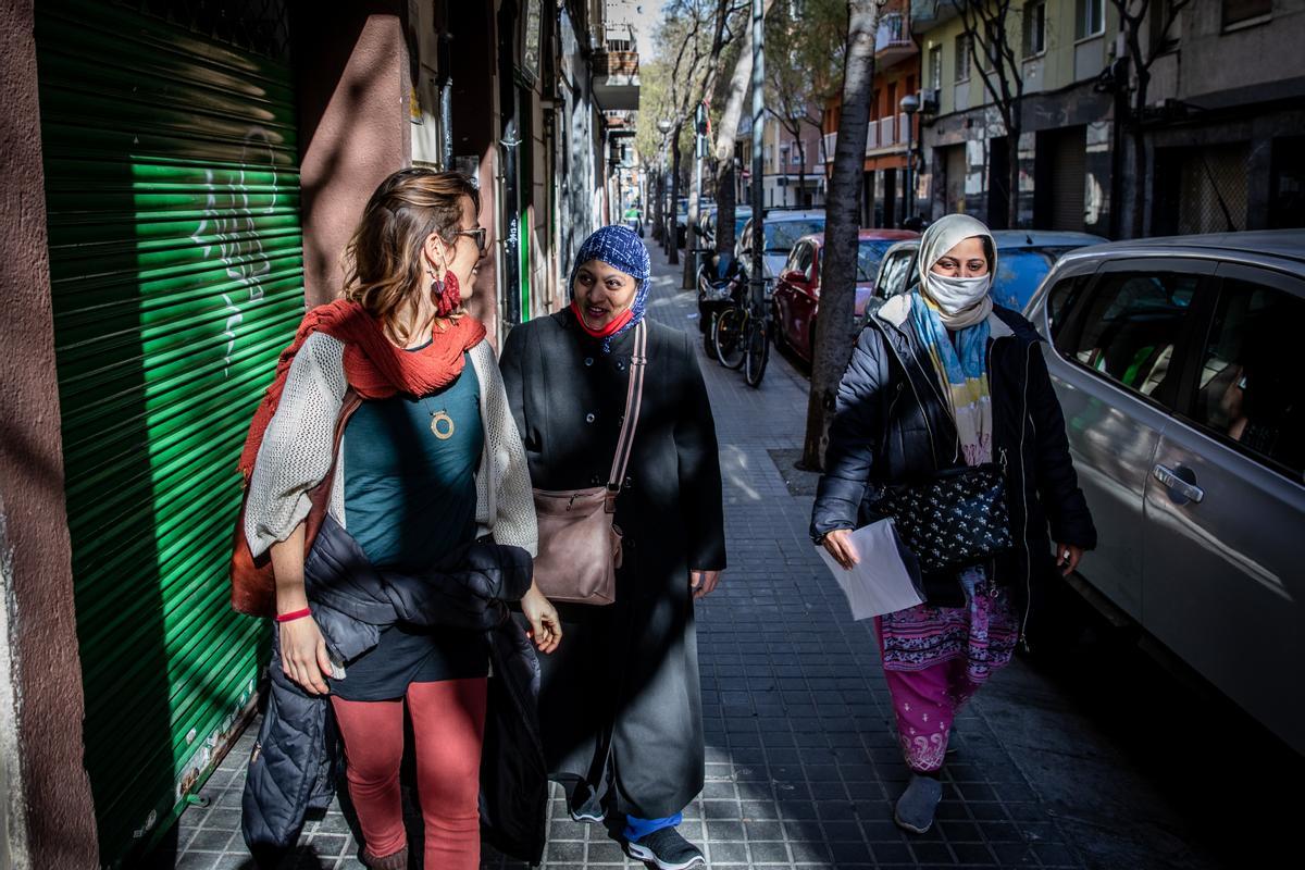 Rosa, Saima y Nosheen la semana pasada en Collblanc.