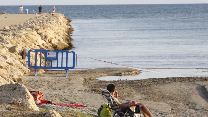 El Consell investiga un vertido de aguas fecales tras cerrar las playas de Santiago Bernabéu