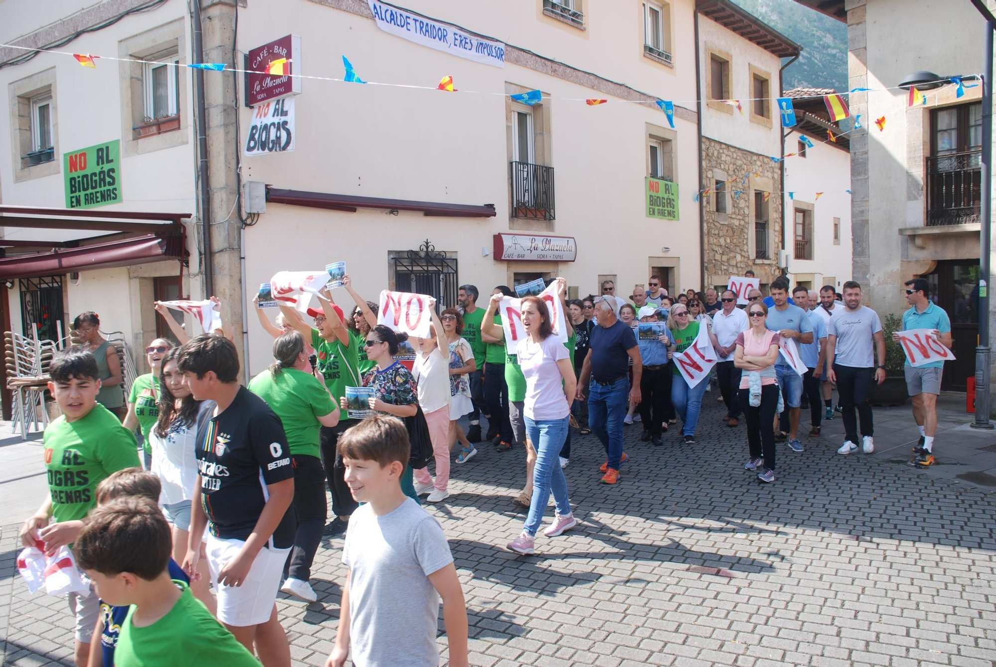 Manifestación contra la planta de biogás en Arenas de Cabrales