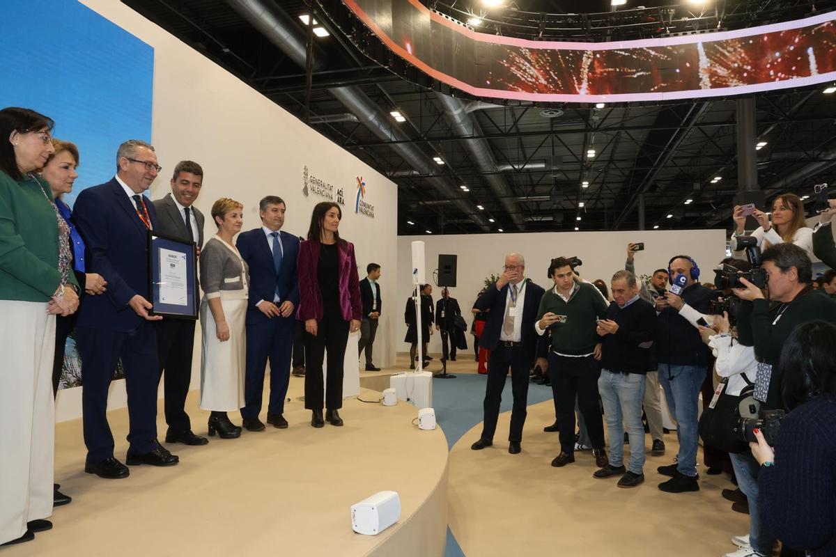 Entrega en Fitur del distintivo AENOR a Benidorm