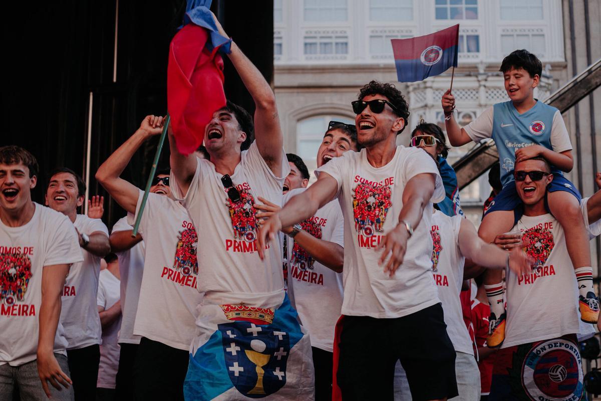 La UD Ourense celebra el ascenso con su ciudad