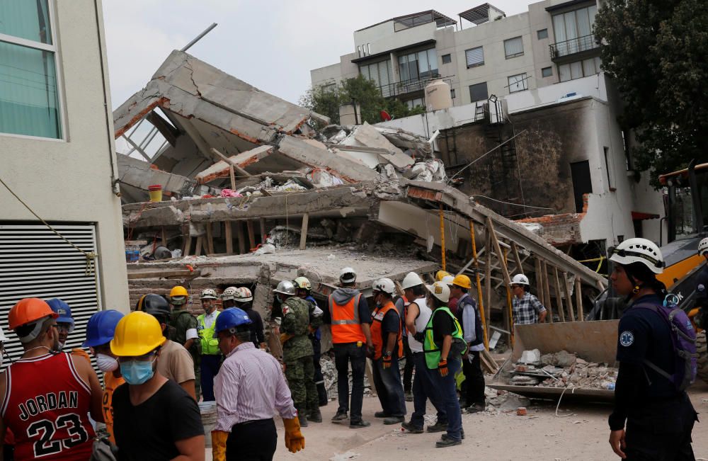 Ciudad de México busca supervivientes entre los escombros