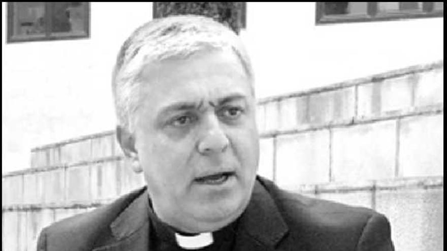 respuestas. El obispo de Tenerife reflexiona en la entrevista a «La Opinión».