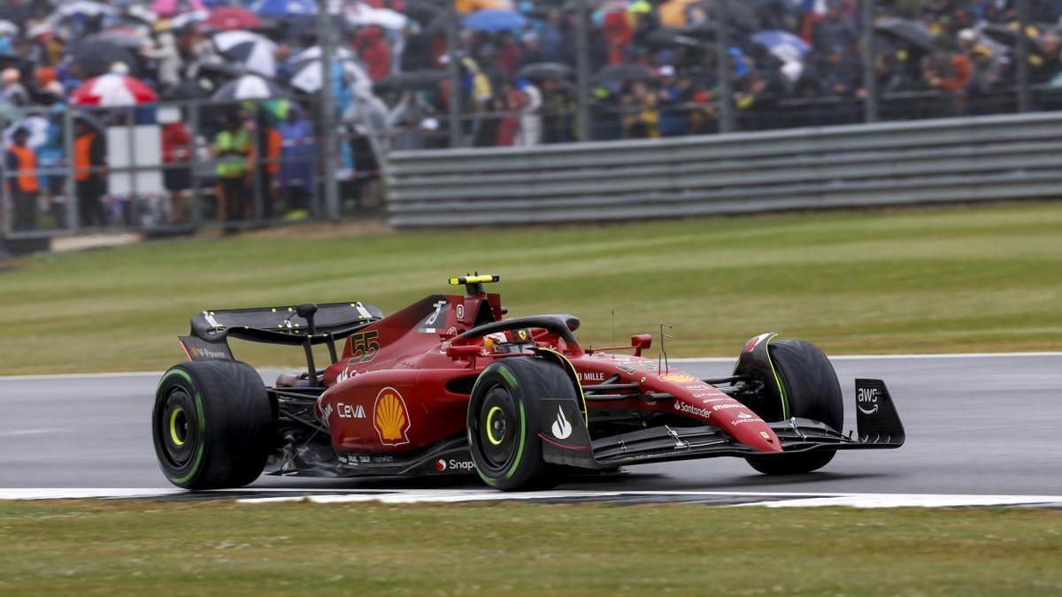 Carlos Sainz sale desde la 'pole' en Silverstone.