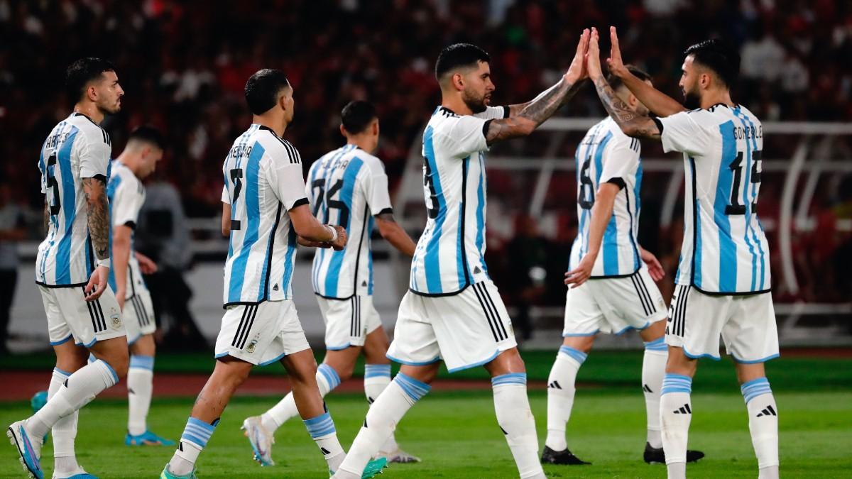Los jugadores de Argentina celebrando el tanto de Romero
