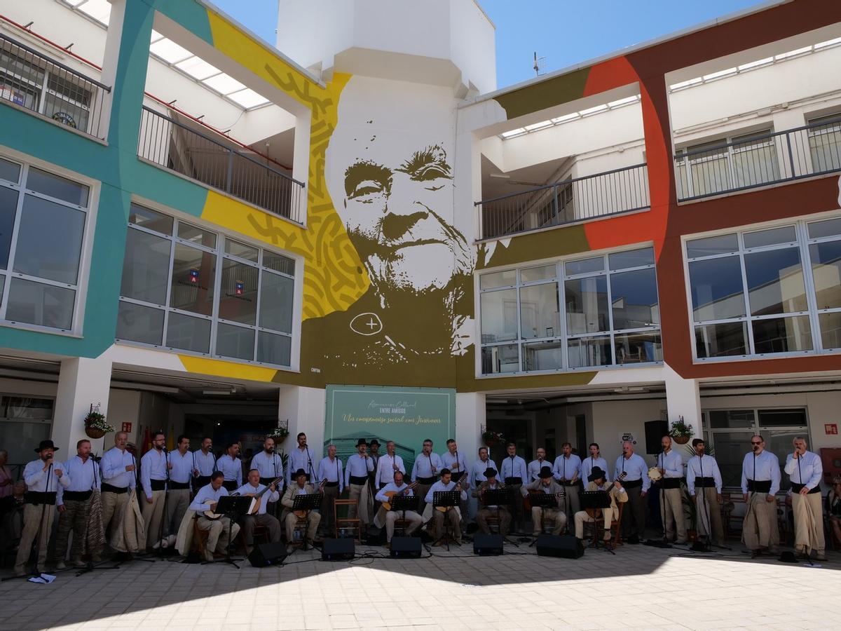 Carolina Darias inaugura la sala 'Los Gofiones' del Centro Cívico de Jinámar