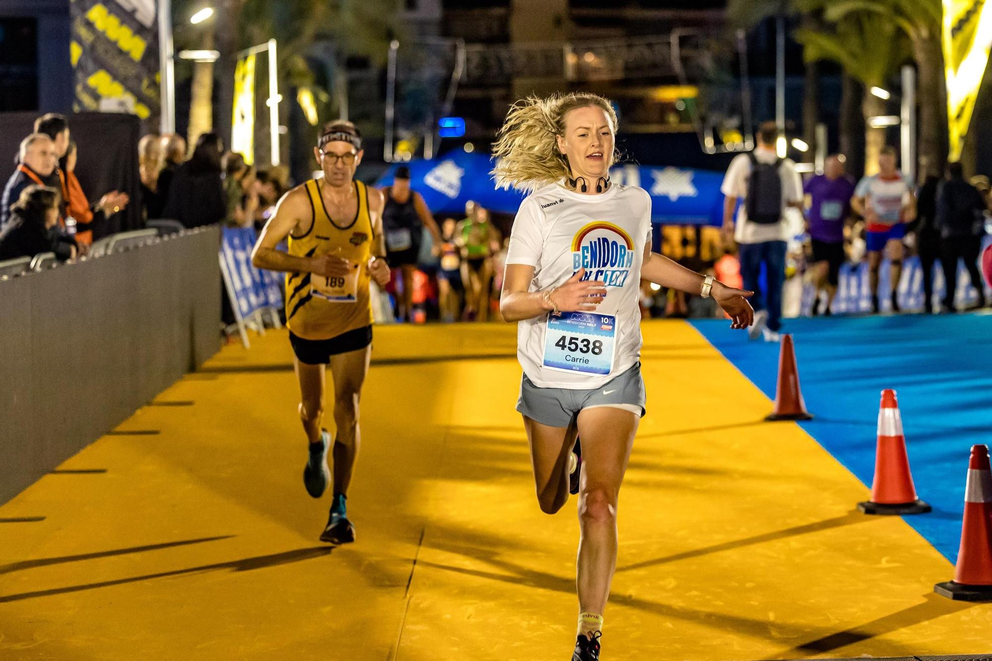 Cerca de 5.000 corredores toman Benidorm.