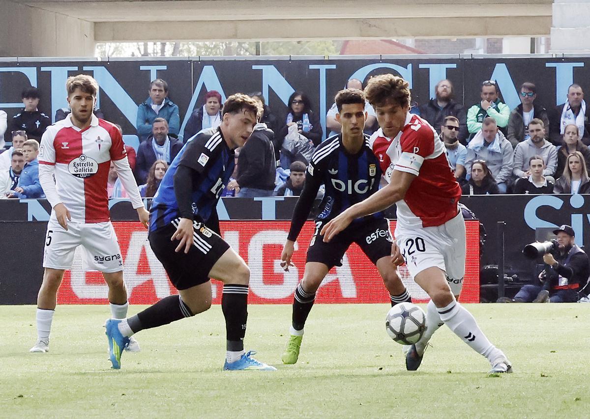 El céltico Marcos Alonso, ayer en Balaídos durante el partido contra el Real Oviedo.