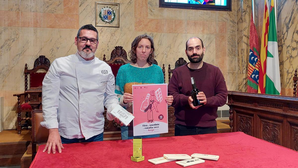 Presentació de la fira. D&#039;esquerra a dreta: Xavi Rodríguez, xocolater de Xocolata Aynousé d’Agramunt; Roser Rifà, regidora de Promoció Econòmica de Berga; Albert Cols, membre del Casal Panxo