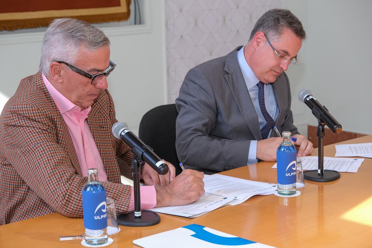 Imagen de la firma del convenio.