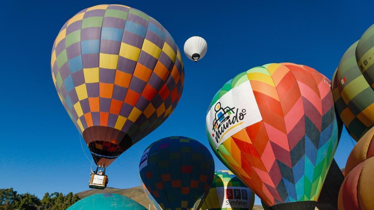 GLOBOS AEROSTÁTICOS | El cielo de Ecuador se llena de globos aerostáticos en el festival de la Mitad del Mundo