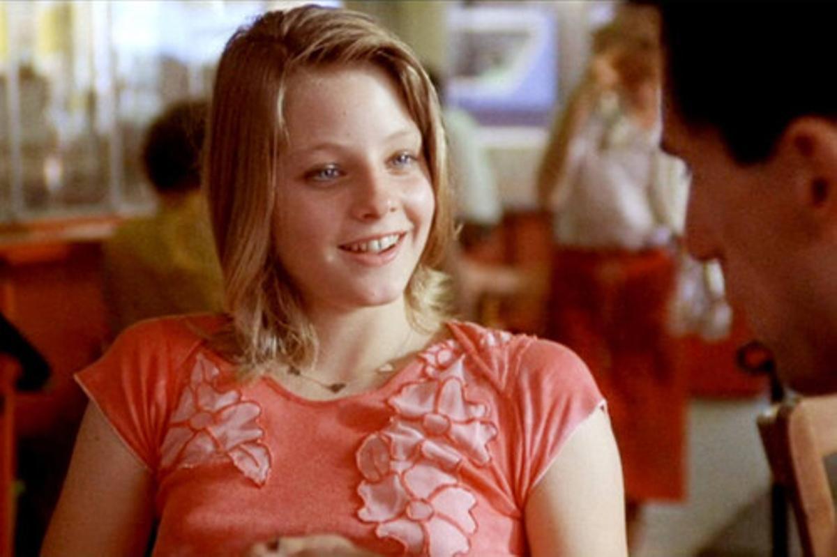 El filme 'Taxi Driver', que cumple 50 años, escandalizó por su violencia y por la interpretación de Jodie Foster, aunque su protagonista, Travis Bickle, se convirtió en un icono pop.