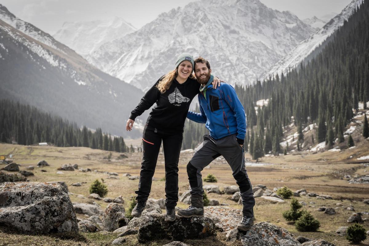 Carme i Marc en el seu viatge de Mallorca a la Xina per carretera.