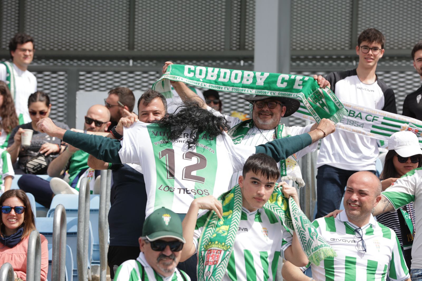 Real Madrid Castilla-Córdoba CF: las imágenes de la afición blanquiverde en el Alfredo Di Stéfano