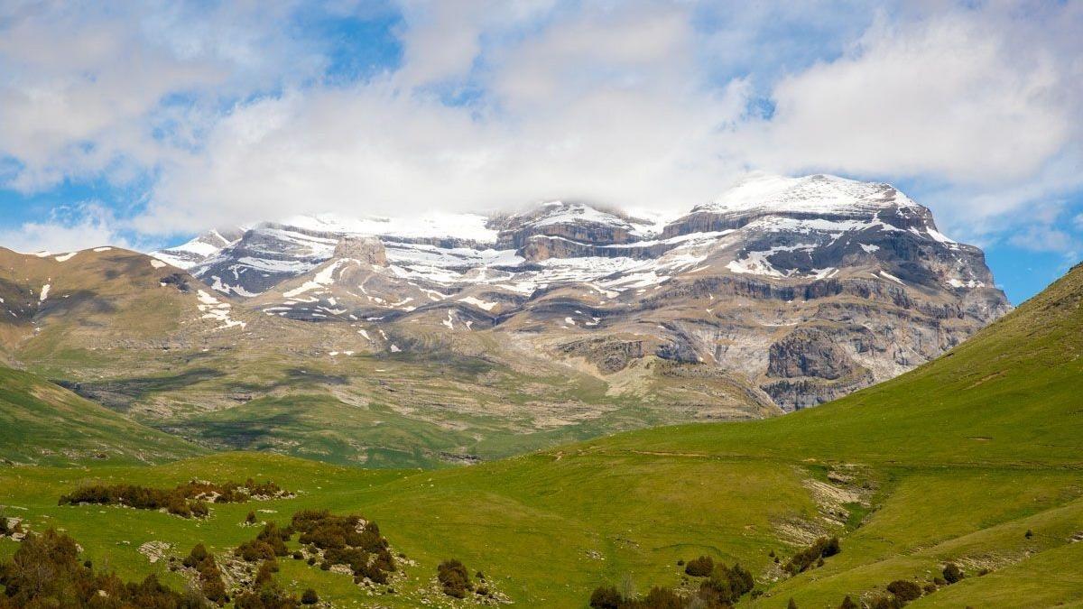 Panorámica del Monte perdido, uno de los últimos glaciares de los Pirineos.