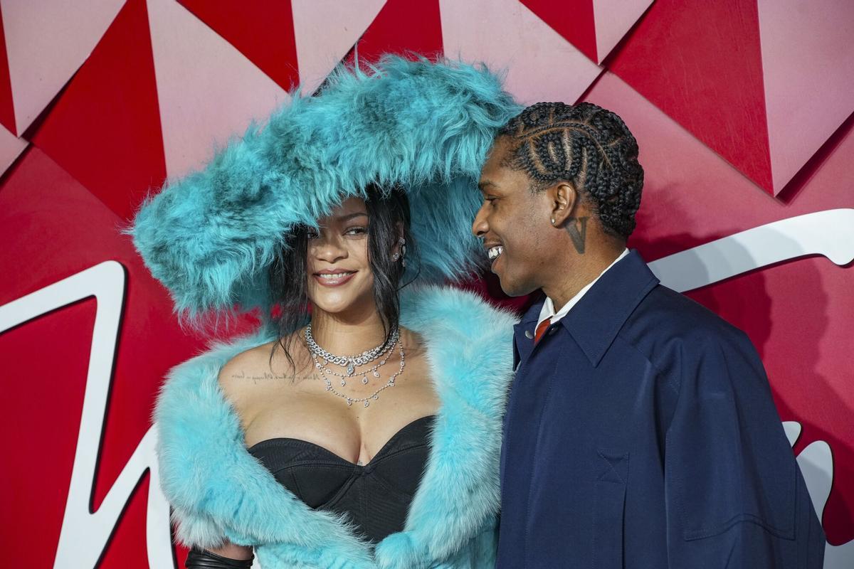 Rihanna y and ASAP Rocky en los the The Fashion Awards 2024