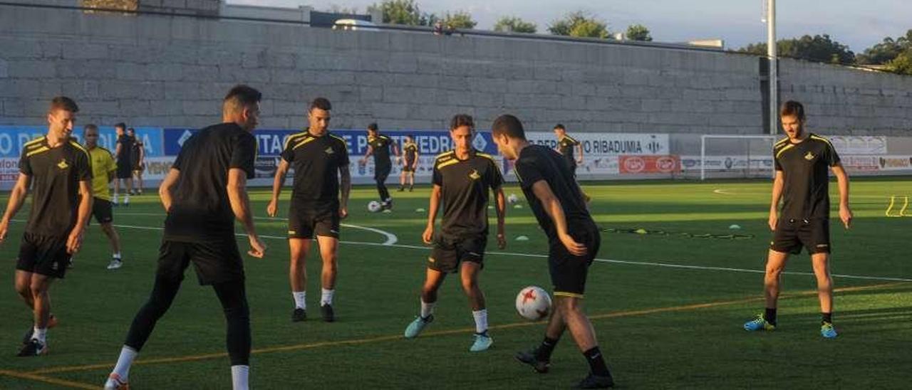 El primer amistoso del equipo será este sábado en A Senra ante el Rápido de Bouzas. // I. Abella