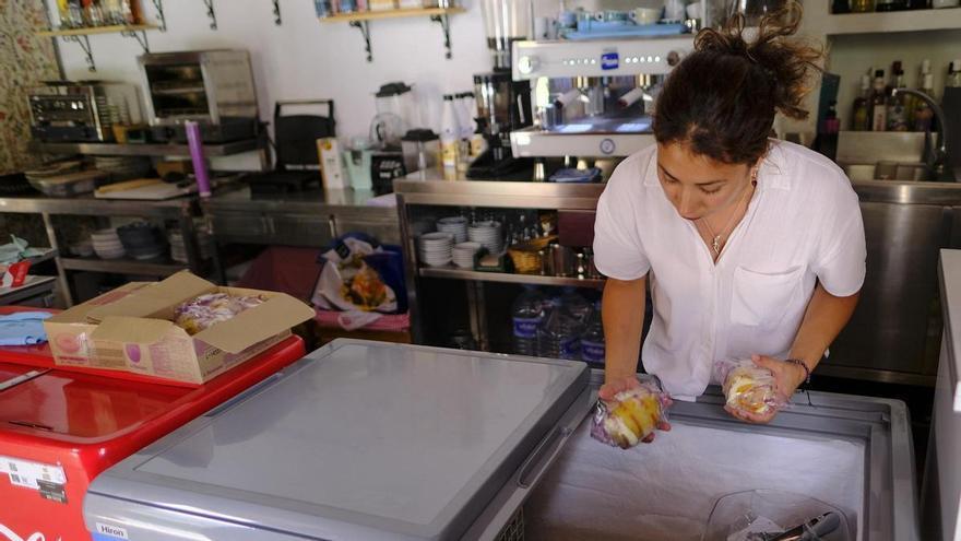 El tirón turístico impulsa el empleo en Canarias mientras el mercado laboral se enfría en España
