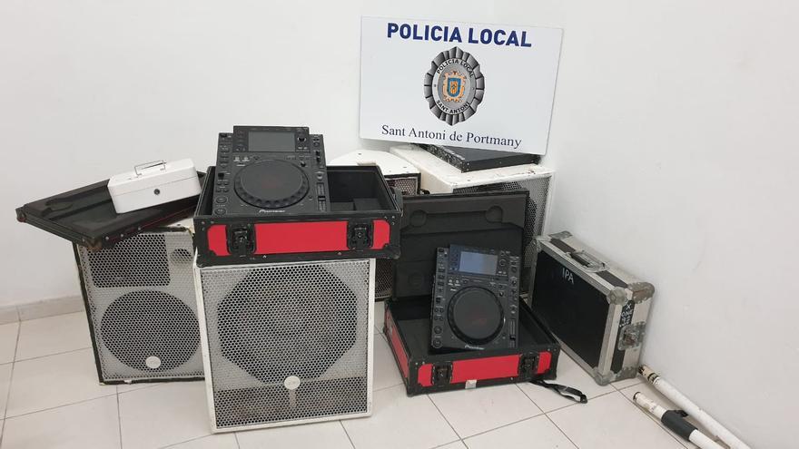 Más de una veintena de denuncias por una fiesta ilegal en una vivienda de Ibiza