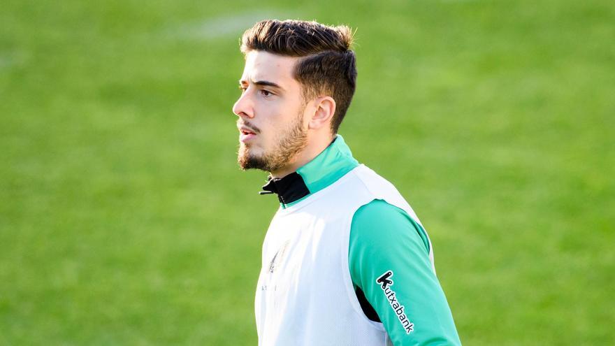 Nico Serrano se ausenta del entrenamiento del Athletic con el Sporting atento a su situación