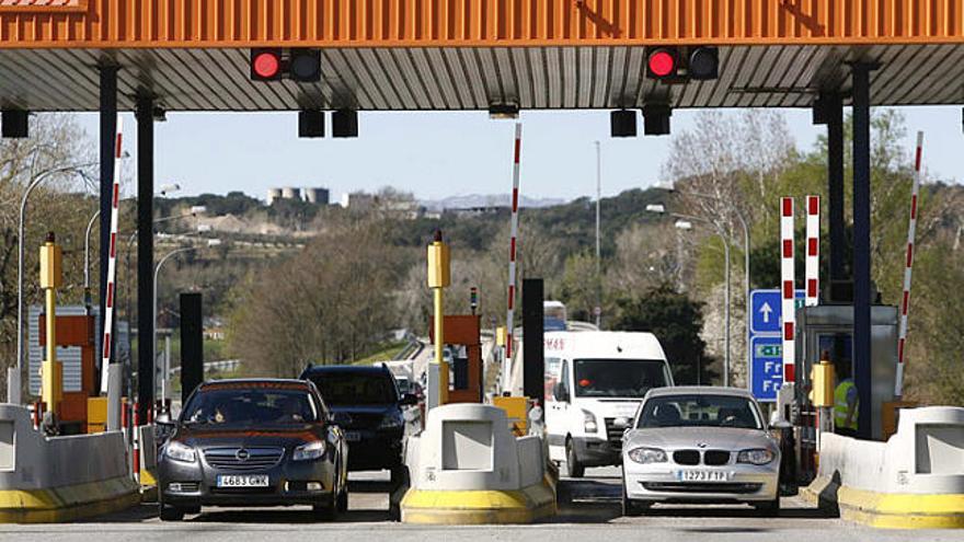 Barreres aixecades a la sortida de Girona Sud de l&#039;autopista.