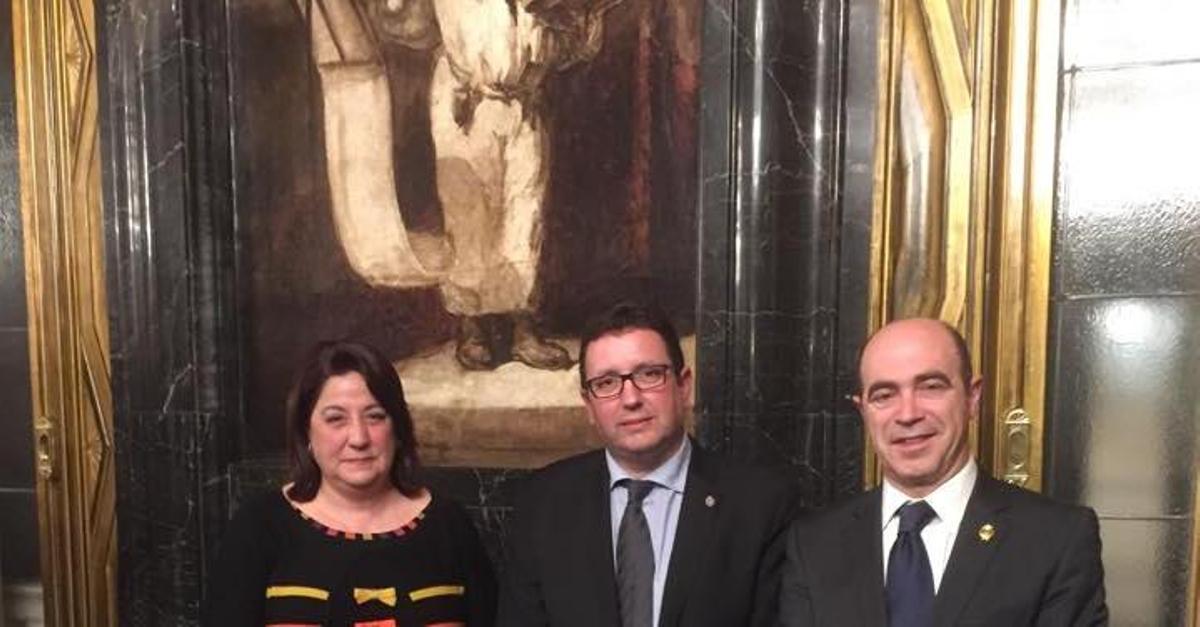 Enrique Ortí, alcalde de Xirivella, durante el acto conmemorativo