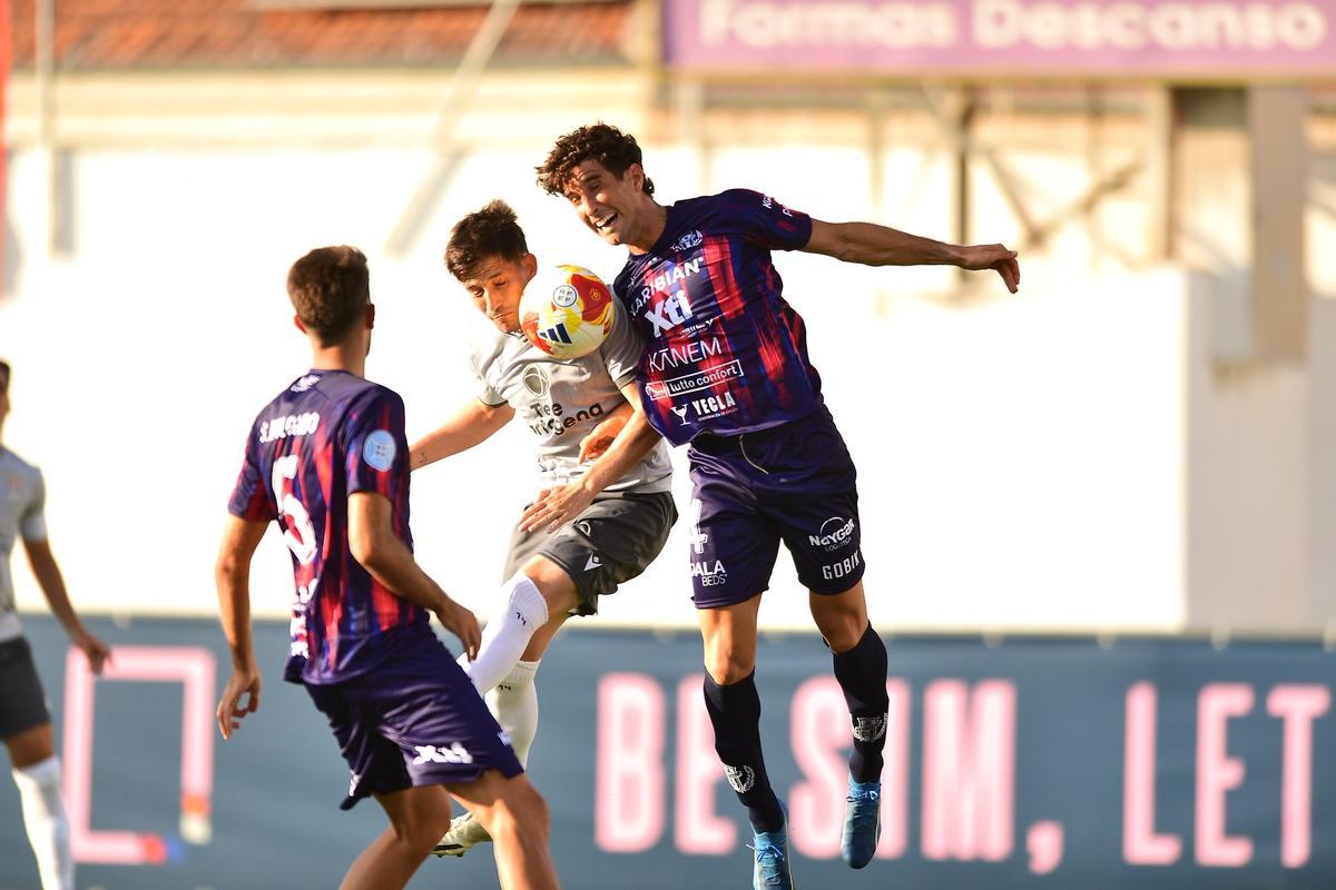 Un momento del partido disputado entre el FC Cartagena y el Yeclano.