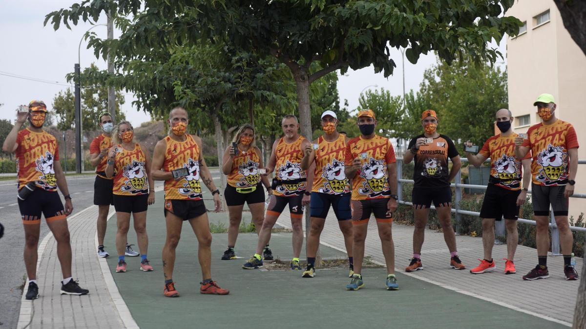 Desde la cuarentena, los corredores llevan siempre consigo su DNI físico o en el móvil. i. s.