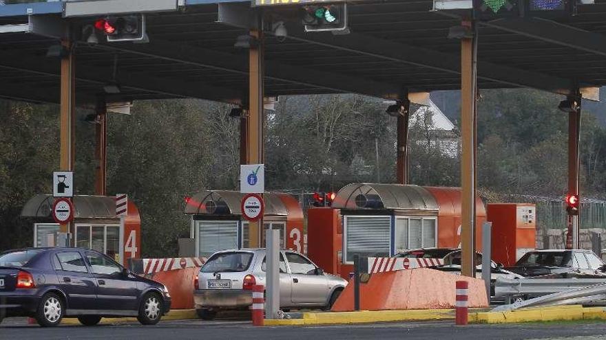 Peaje en la autopista AG-57 en Baiona. // A.Irago