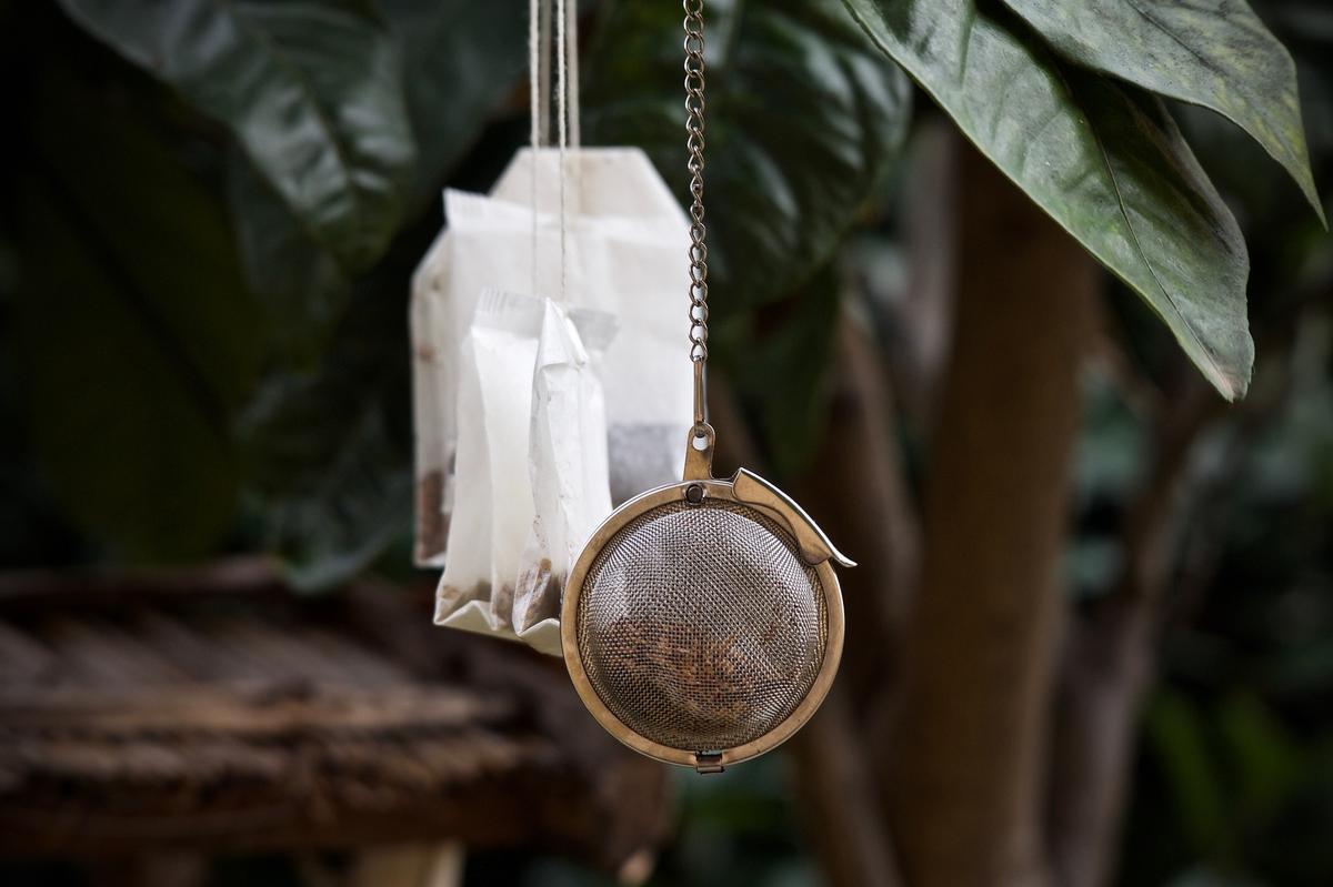 Las infusiones con plantas naturales se utilizan para reducir la hinchazón.
