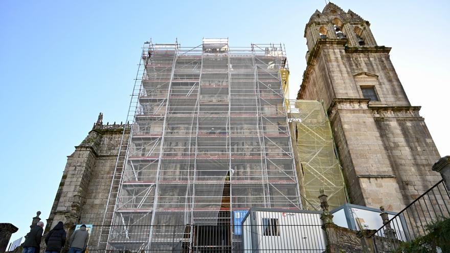 Cazado cuando escalaba los andamios de la basílica de Santa María de Pontevedra para robar herramientas