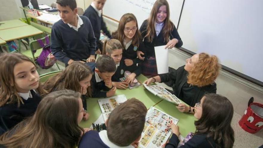 Nativos voluntarios de inglés en un colegio de Alicante.