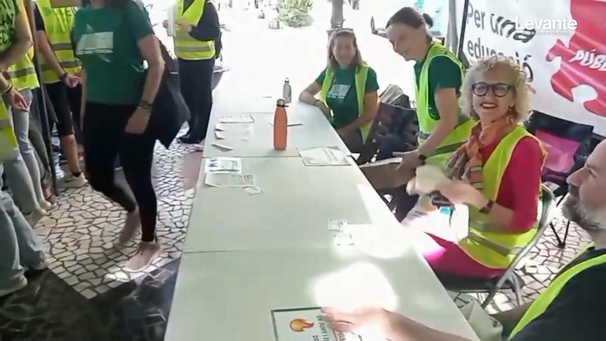 Información de primera mano a la ciudadanía en Gandia: "No es una huelga política. Si hubiera otro gobierno pero tuviéramos los mismos problemas, también estaríamos en la calle"