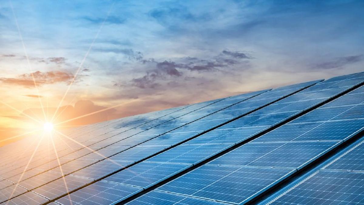 Holaluz: Ahorra en la factura de la luz al instalar placas solares en casa