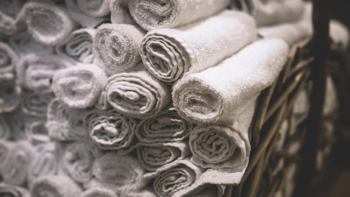 La mejor manera de quitar el olor a humedad de las toallas
