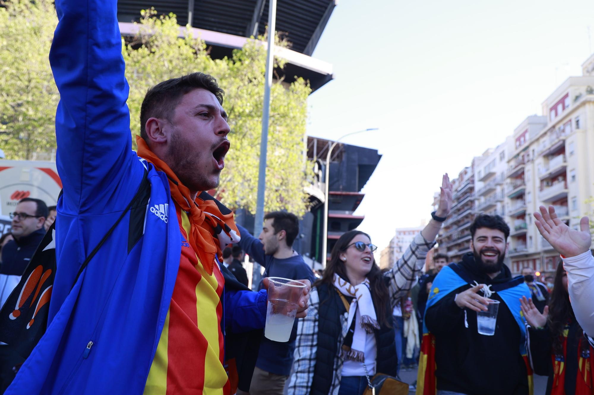 Mestalla es una fiesta en las horas previas a la final