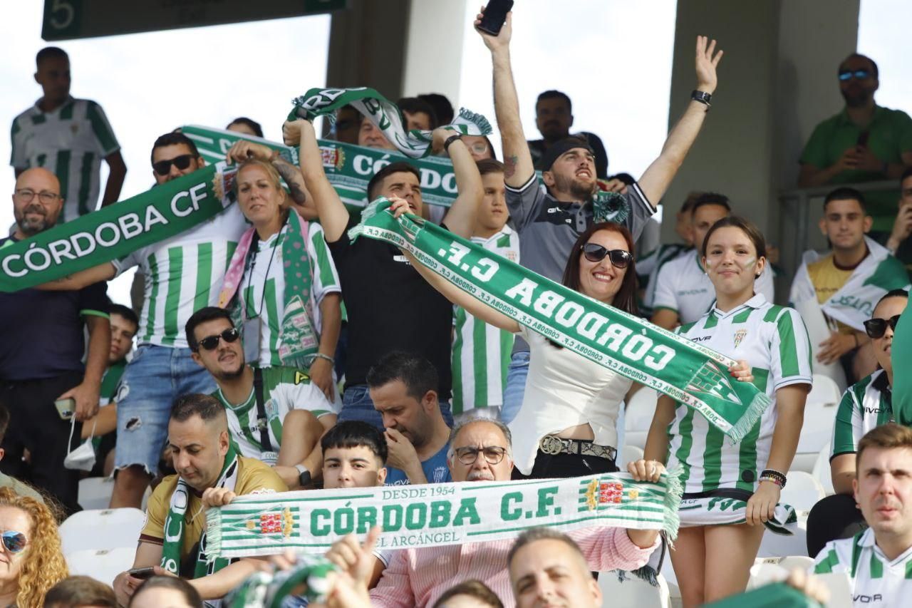 Córdoba CF-Ponferradina | Las imágenes de la afición blanquiverde en el play off de ascenso