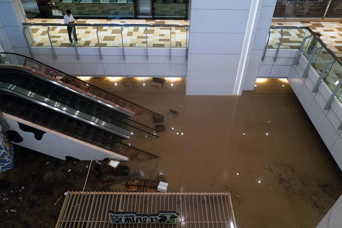 Hong Kong, gravemente inundado por el mayor temporal en 140 años