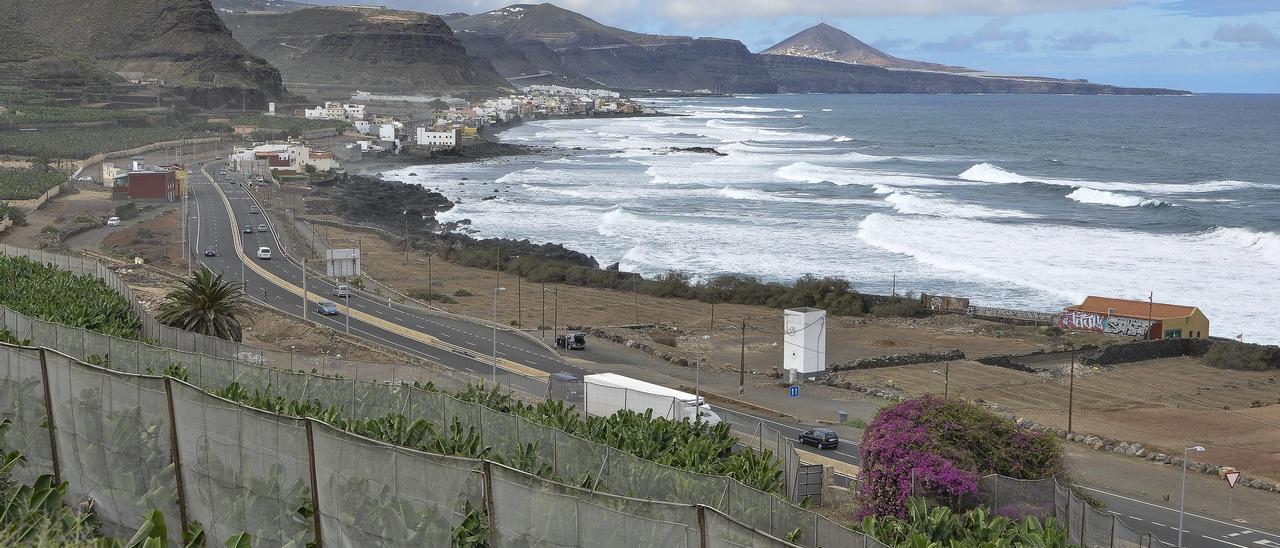 Vista de la costa de Arucas hasta Guía, donde se proyecta la continuidad de la autovía del Norte.