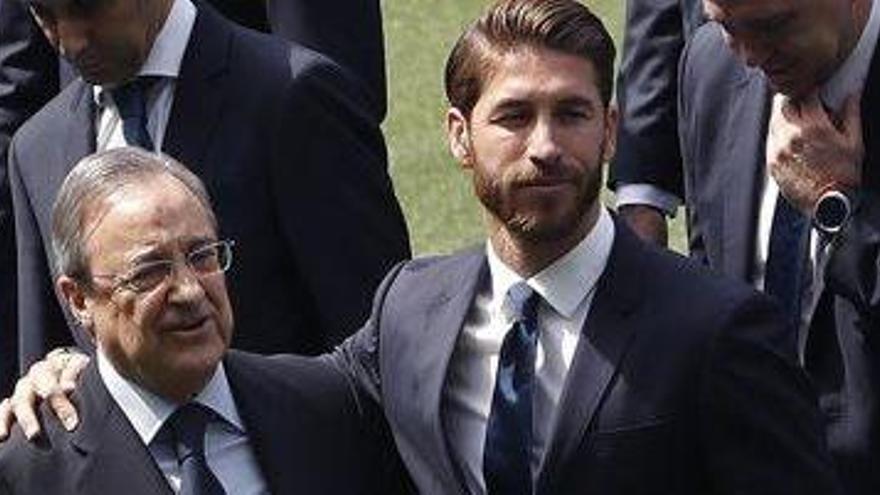 Florentino Pérez i Sergio Ramos, ahir al Santiago Bernabéu