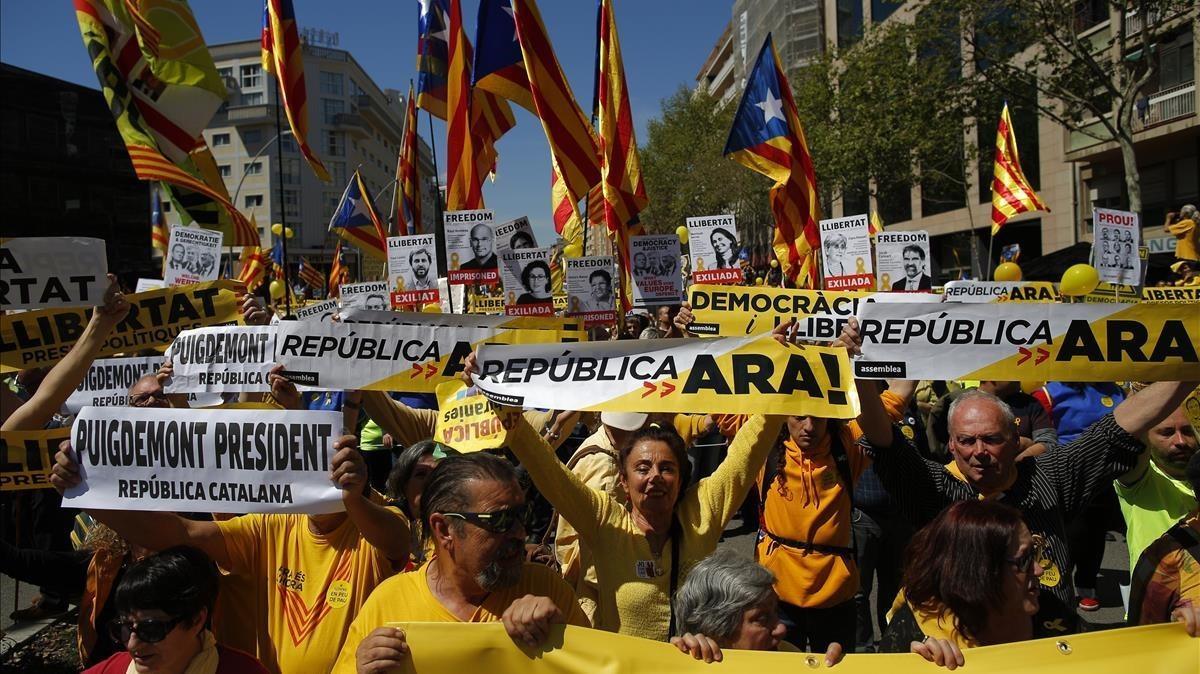 Manifestación a favor de la libertad de los presos independentistas, el pasado 15 de abril en Barcelona.