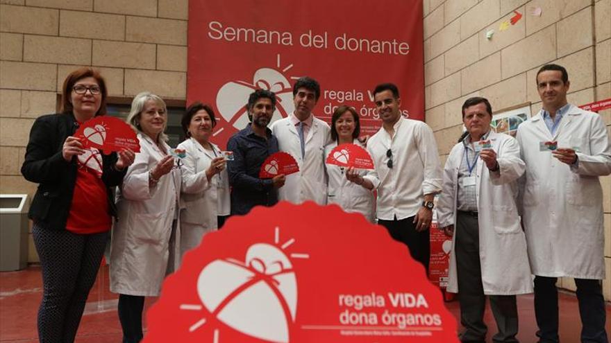 El Reina Sofía realiza un trasplante parcial de córnea pionero en Andalucía