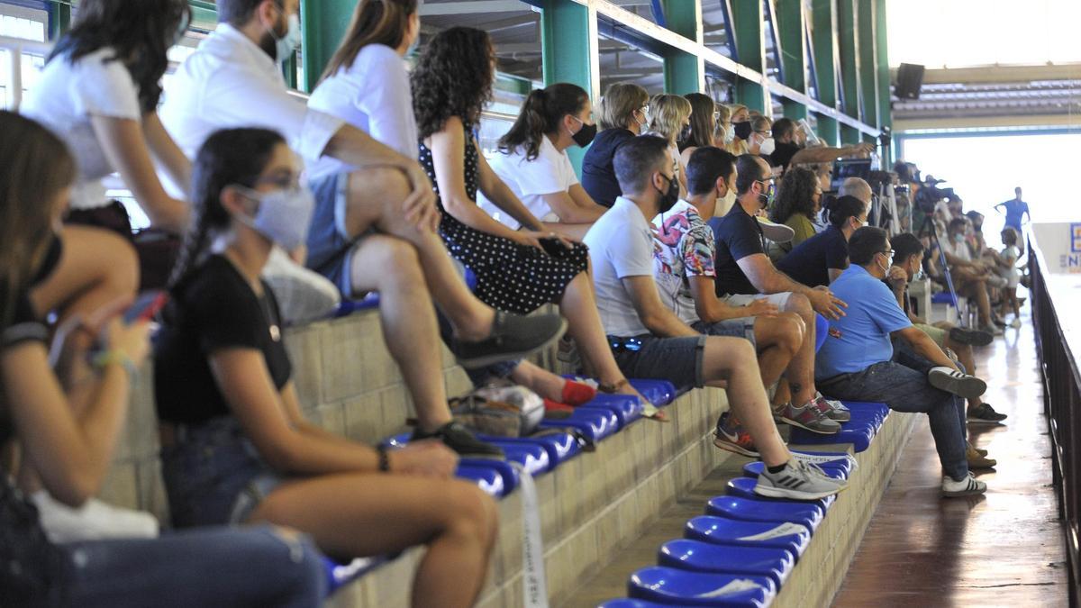 Público en el pabellón después de seis meses. 