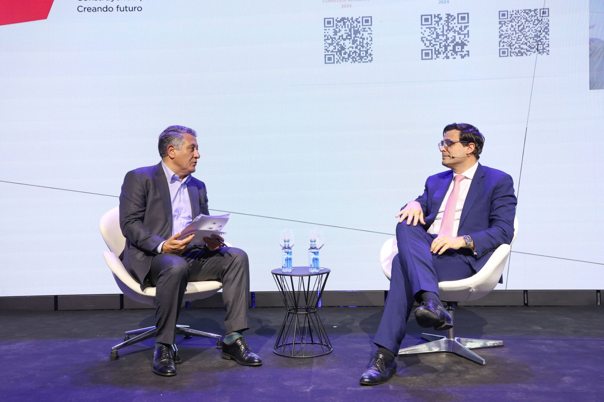 Diálogo entre Daniel Fernández Alonso, director de Comunicación, Relaciones Institucionales, Regulación y Estrategia Corporativa de Engie y Juan Carlos Lozano, jefe de especiales en Prensa Ibérica